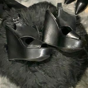 EUC Steve Madden Xander Platforms
